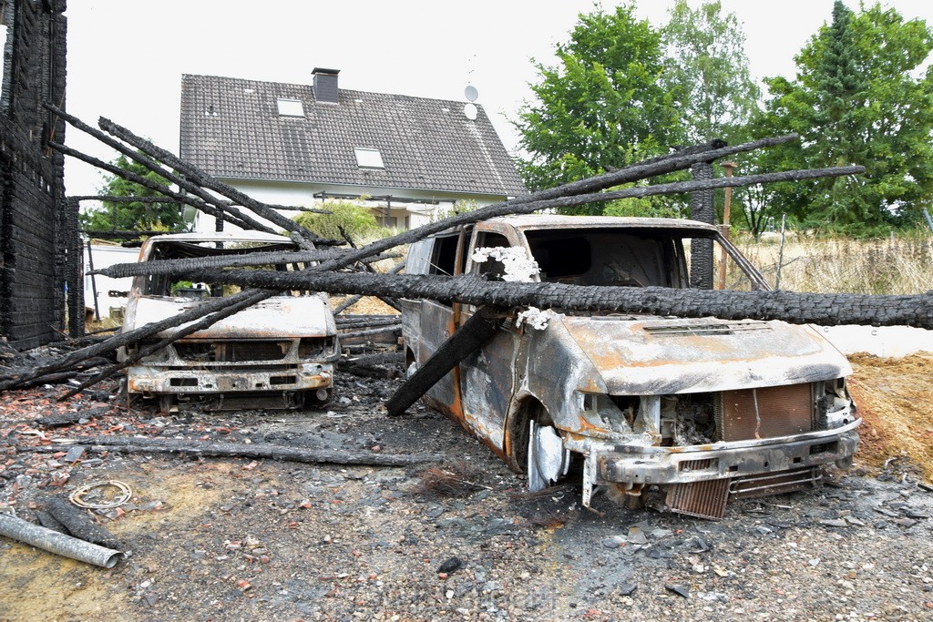 Schwerer Brand in Einfamilien Haus Roesrath Rambruecken P125.JPG - Miklos Laubert
